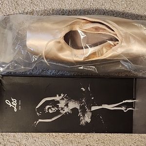 Leo point shoes
